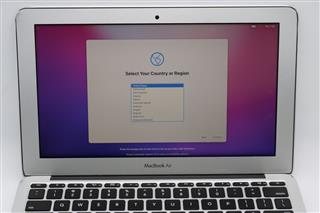 APPLE MACBOOK AIR A1465 - 4GB RAM - 121GB HD - 2015 - 11.6